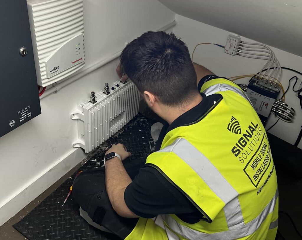 Introducing The CEL-FI Quatra 4000E For Enhanced In-Building Coverage 1 Cel Fi Quatra 4000E Amplifi Qx Scaled 3